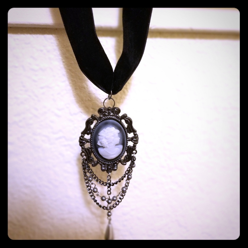 Handmade vintage style Victorian cameo necklace